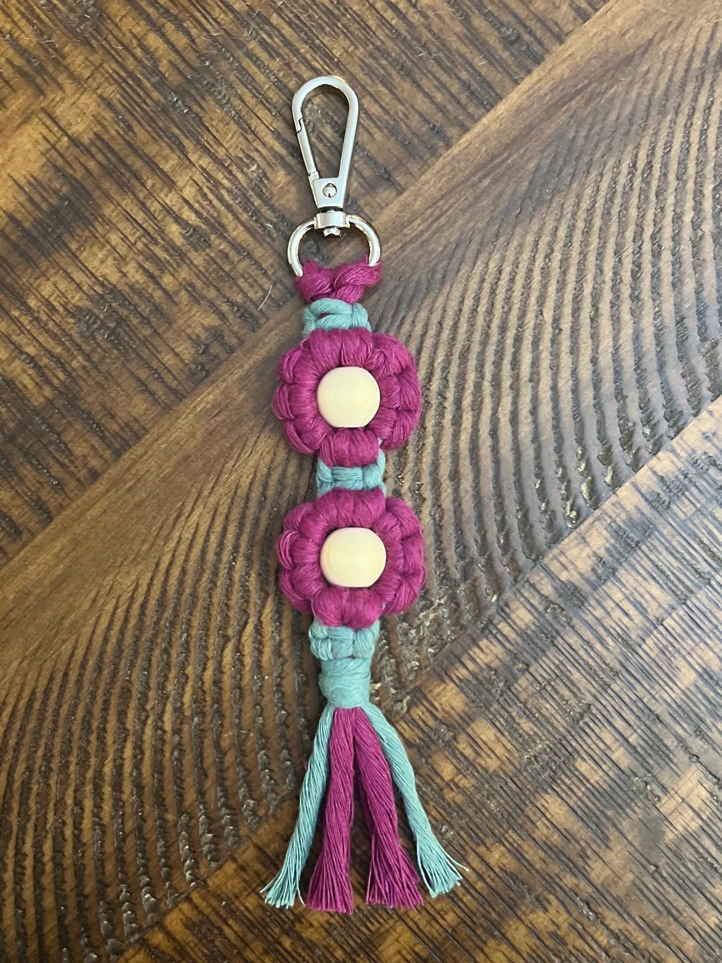 Macrame keychain | Flower keychain | Daisy keychain | boho accessory | gift | bag charm | key fob | party favor | boho-chic