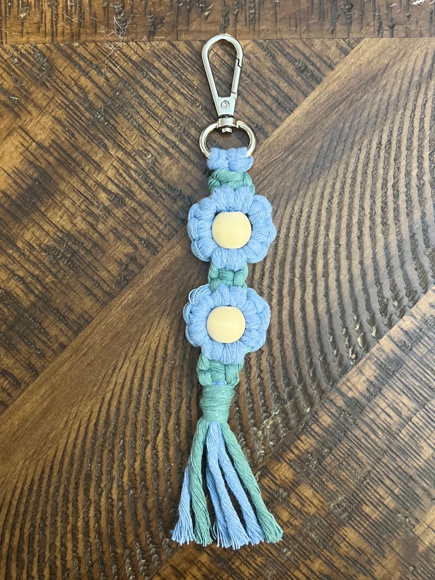 Macrame keychain | Flower keychain | Daisy keychain | boho accessory | gift | bag charm | key fob | party favor | boho-chic