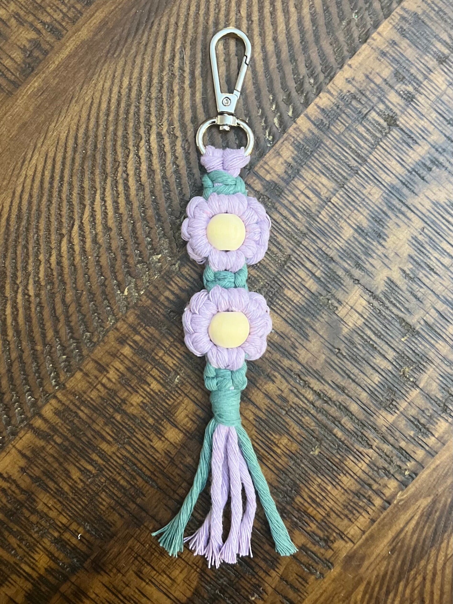 Macrame keychain | Flower keychain | Daisy keychain | boho accessory | gift | bag charm | key fob | party favor | boho-chic