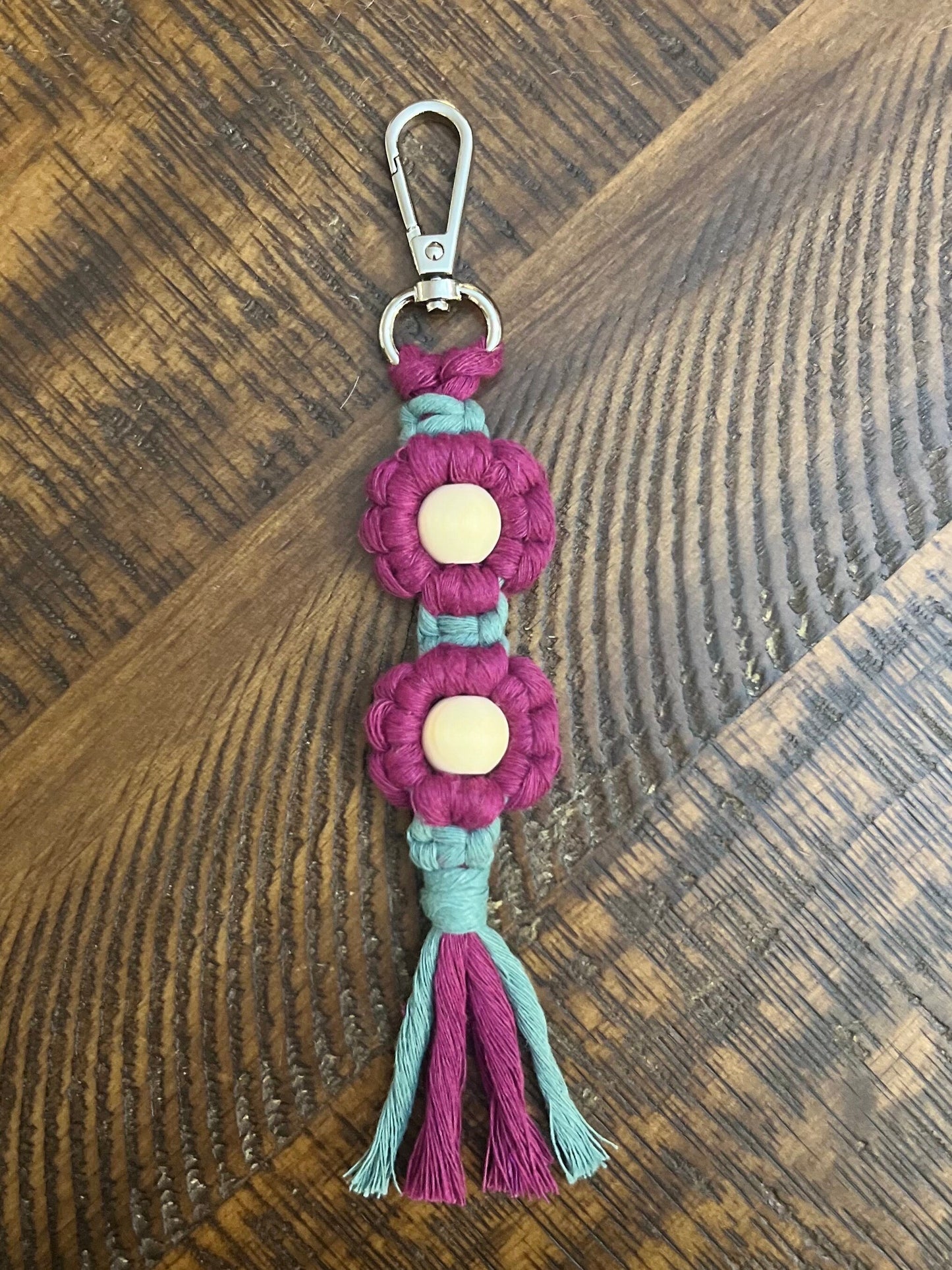 Macrame keychain | Flower keychain | Daisy keychain | boho accessory | gift | bag charm | key fob | party favor | boho-chic